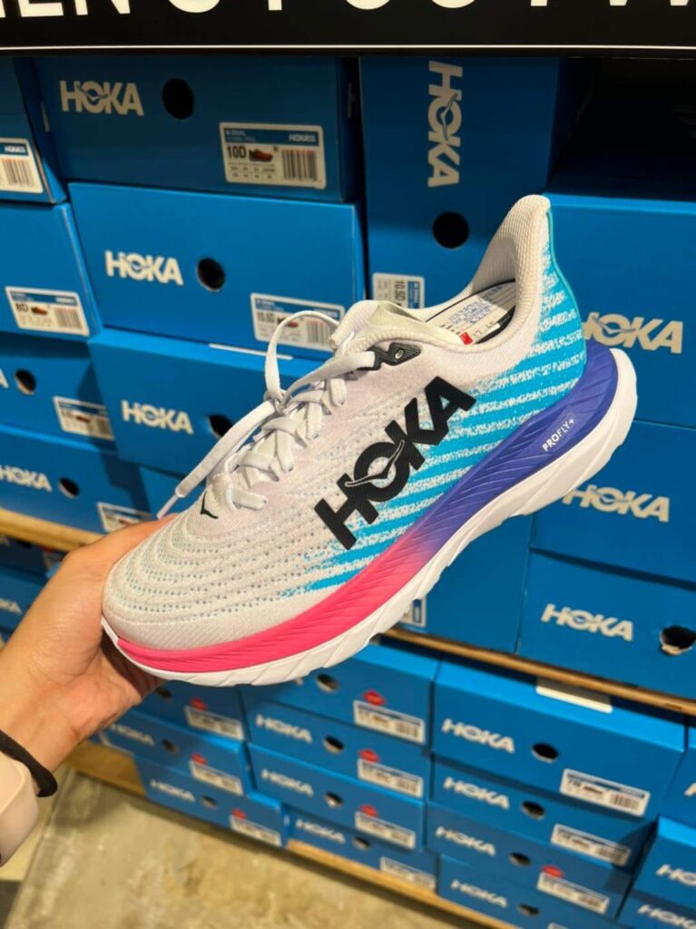 Palette de chaussures Hoka Clifton (tailles assorties) – 100 paires