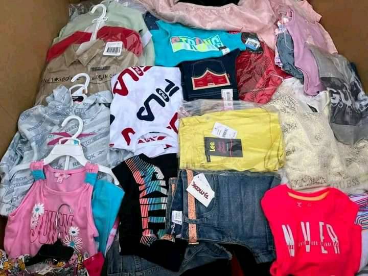Palette de vêtements pour enfants assortis – 600 pièces élégantes