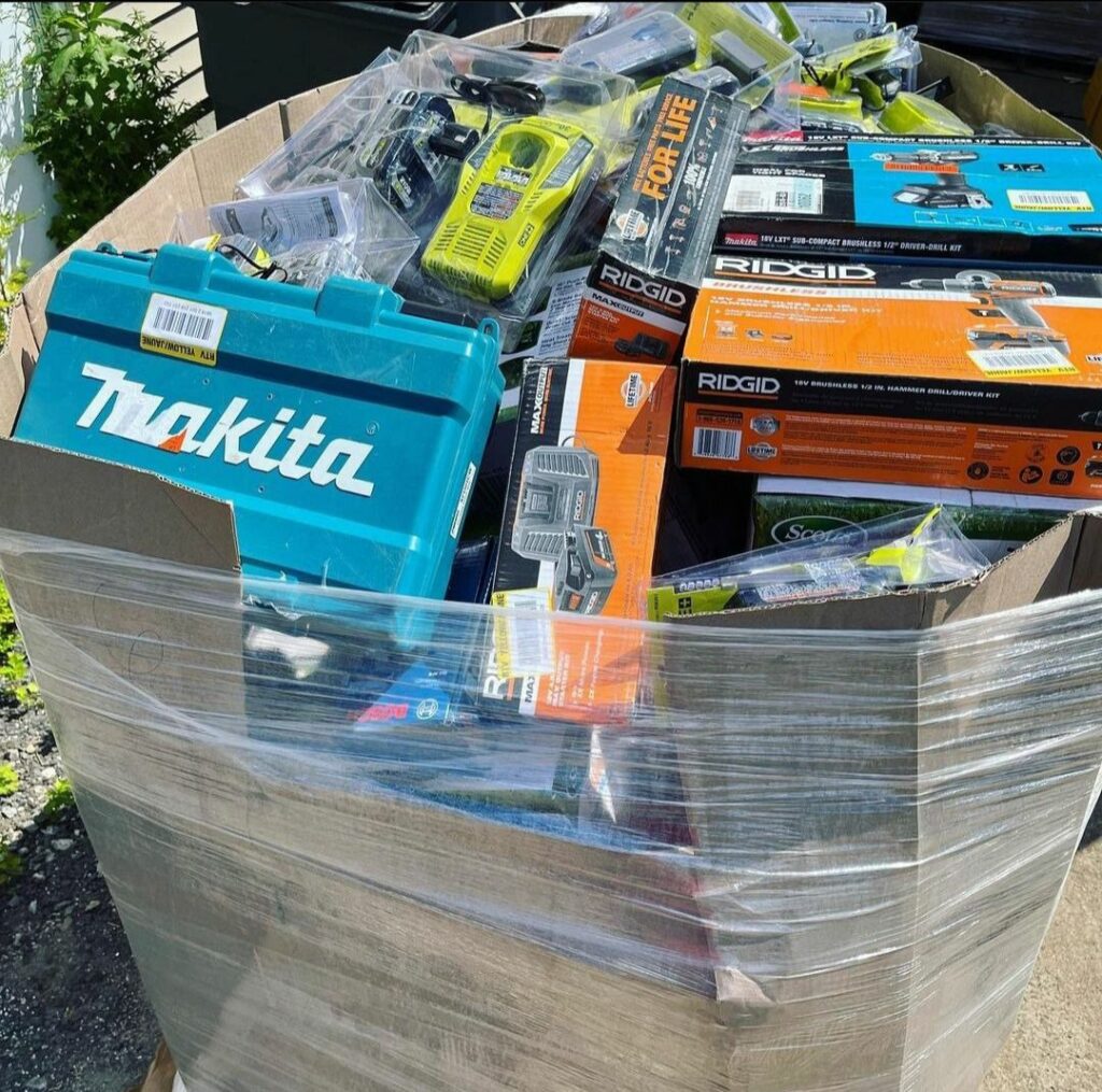 Nouveaux plateaux d’outillage de grande capacité, remplis de perceuses à main, de jeux de clés, de kits laser et bien plus encore ! Toutes vos marques préférées (90 pièces).