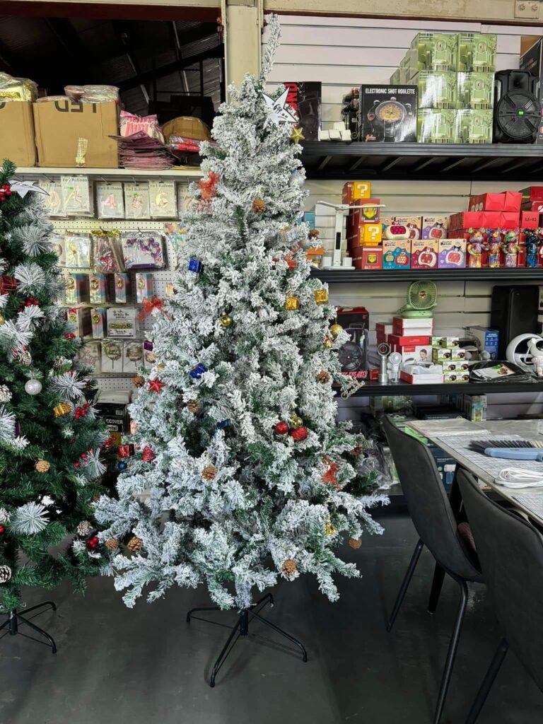 Sapins de Noël avec lumières bicolores (24 sapins pré-illuminés)